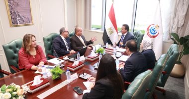 وزير الصحة يستقبل سفير كوبا بالقاهرة لبحث تعزيز التعاون فى القطاع الصحى جانب من اللقاء