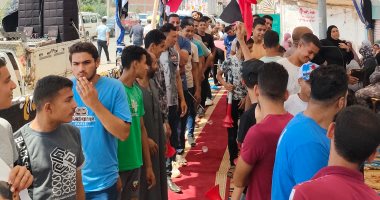 بأعلام مصر.. الشباب يتصدرون المشهد الانتخابى فى قرية نهطاى بالغربية (فيديو)