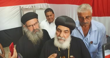 مطران المنوفية يدلى بصوته فى انتخابات مجلس الشيوخ.. فيديو