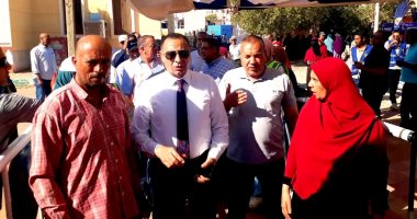 معلمو مركز بلاط يحتشدون للمشاركة فى انتخابات الشيوخ بالوادى الجديد.. صور