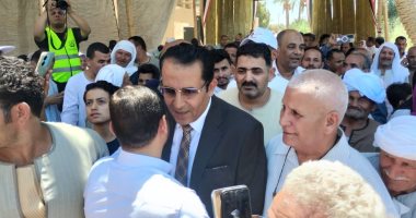 عصام الرتمى مرشح حزب الجبهة الوطنية بالفيوم يدلى بصوته فى انتخابات الشيوخ