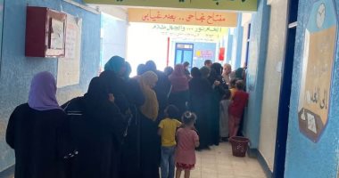 طوابير من السيدات وزحام أمام لجان بنبان بأسوان ..صور