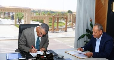 محافظ أسوان يقرر النزول بدرجات القبول بالثانوى العام إلى 200 درجة اللواء إسماعيل كمال محافظ أسوان