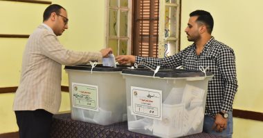 نائب محافظ أسيوط يدلى بصوته فى انتخابات الشيوخ ويشيد بحرص المواطنين على المشاركة نائب المحافظ يدلى بصوته