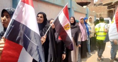 "الله أكبر وتحيا مصر" هتافات الناخبين أمام لجنة انتخابات الشيوخ بسمنود.. فيديو