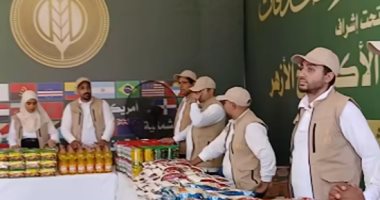 مشاهد من تجهيز قافلة مساعدات إنسانية لأهالي غزة تحت إشراف شيخ الأزهر
