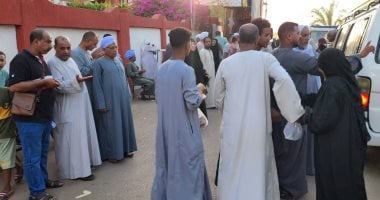 حشود وإقبال كثيف على لجان البعيرات غرب الأقصر