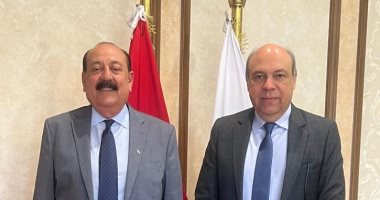وزير الطيران يستقبل رئيس اتحاد المصريين بأمريكا لبحث دعم الخدمات للجالية المصرية
