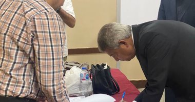 خالد عبد العزيز يدلى بصوته فى انتخابات الشيوخ.. ويؤكد: المشاركة واجب وطني