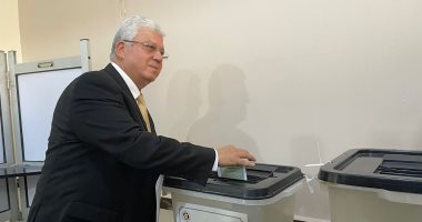 وزير التعليم العالي يدلي بصوته فى انتخابات مجلس الشيوخ بالتجمع الخامس وزير التعليم العالى يدلى بصوته فى انتخابات مجلس الشيوخ