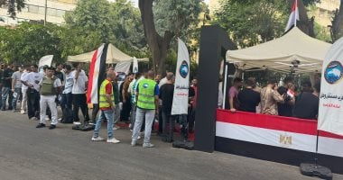 توافد الناخبين على لجنة الفنون الجميلة بالزمالك للإدلاء بأصواتهم فى انتخابات الشيوخ