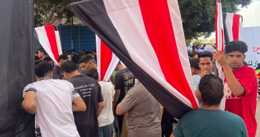 الداخلية تكتب شهادة الثقة فى انتخابات الشيوخ.. الشرطة تدعم كبار السن بمحيط اللجان بقلوب رحيمة وأيدٍ حازمة.. كراسى متحركة للحالات الإنسانية ومظلات ومياه للتغلب على الطقس.. والعناصر الإنسانية تساعد السيدات