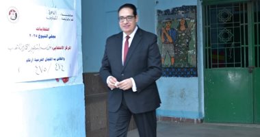 رئيس جامعة القاهرة يدلي بصوته 