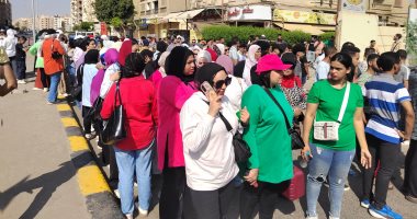 إقبال كبير من الناخبين أمام لجنة مدرسة جيل 2000 بأكتوبر.. صور إقبال كبير من الناخبين أمام لجنة مدرسة جيل 2000