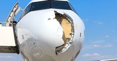 طائر يصطدم بمقدمة طائرة إيرباص ويرغمها على الهبوط فى إسبانيا.. صور الطائرة بعد تدمير مقدمتها