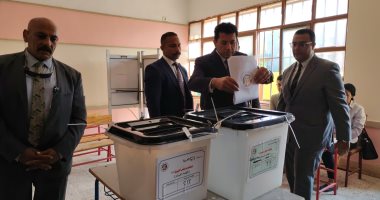 الشباب يتصدرون لجنة تصويت وزير الشباب والرياضة بمدينة الشروق.. أشرف صبحى: نجاح لبرامج الوزارة.. ويوجه رسالة للمصريين: انزلوا عشان بلدكم.. وطوابير الناخبين أمام اللجان للمشاركة بانتخابات مجلس الشيوخ