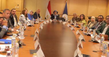نيوز برو : 
                                            نائب وزير السياحة تلتقي مع لجنة الثقافة الإعلام بنموذج مُحاكاة مجلس الشيوخ المصري
                                        