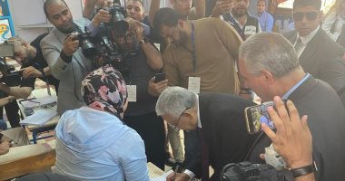 رئيس مجلس النواب يدلى بصوته فى انتخابات مجلس الشيوخ بلجنته فى النزهة رئيس مجلس النواب يُدلي بصوته