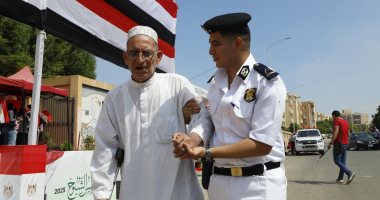 يا بلدنا يا حلوة.. مسن يشارك بالإدلاء بصوته فى انتخابات مجلس الشيوخ 2025.. صور 