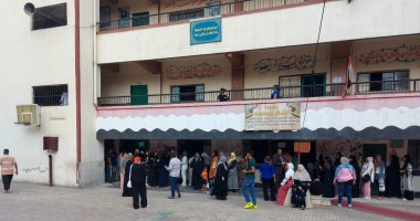 توافد كثيف من المواطنين على لجان الزاوية الحمراء