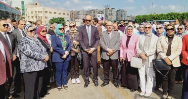 رئيس جامعة دمنهور يقود مسيرة لتحفيز المواطنين على المشاركة بالانتخابات.. صور