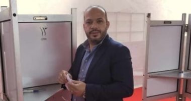 نقيب الاتصالات يدلى بصوته فى انتخابات مجلس الشيوخ