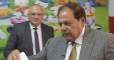 وكيل مجلس النواب يدلى بصوته فى انتخابات الشيوخ بمدرسة الجيزة القومية لغات