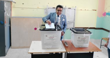 باسل عادل يدلى بصوته بانتخابات مجلس الشيوخ 2025