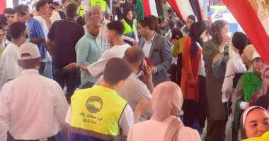 توافد الشباب وكبار السن على لجان انتخابات مجلس الشيوخ بمدينة الشروق