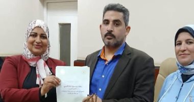 محافظة سوهاج: تسليم 9 عقود تقنين أراض أملاك الدولة للمواطنين جانب من الحدث