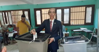 النائب محمد عبد العزيز يدلى بصوته فى انتخابات مجلس الشيوخ ويشيد بالوعي الشعبى
