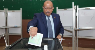 اللواء محمود شعراوى يدلى بصوته فى انتخابات الشيوخ.. ويشيد بالوعى الجماهيرى