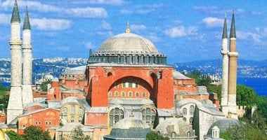 إحباط محاولة حرق مسجد آيا صوفيا فى إسطنبول.. فيديو إحباط محاولة حرق مسجد آيا صوفيا