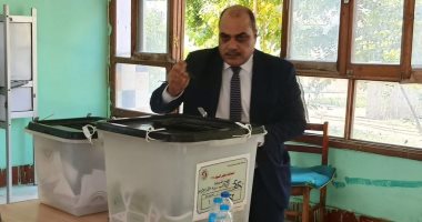 الإعلامى محمد الباز يُدلي بصوته فى ثانى أيام انتخابات الشيوخ 2025