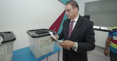 المستشار علاء فؤاد يدلى بصوته فى انتخابات الشيوخ ويشيد بالإقبال والمشاركة الوطنية