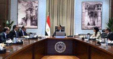 رئيس الوزراء يتابع الموقف التنفيذى لمشروع تطوير صناعة الغزل والنسيج رئيس الوزراء خلال الاجتماع