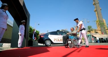 انتخابات مجلس الشيوخ 2025.. الداخلية تجمع بين الأمن والإنسانية.. رجال الشرطة يرافقون كبار السن ويصنعون الفارق.."سيلفي" وابتسامات ورعاية.. المواطنون: الأمور هادئة ومنظمة والإجراءات سهلة.. صور وفيديو مساعدة الشرطة لكبار السن أمام اللجان الانتخابية