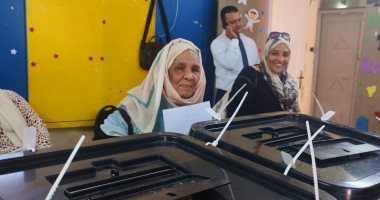 انتخابات الشيوخ 2025.. كبار السن يتحدون موجة الحر بالتوافد أمام لجان مصر الجديدة