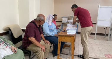 رغم مرضه مافوتش الواجب.. مسن يدلى بصوته فى انتخابات الشيوخ بالتجمع.. صور