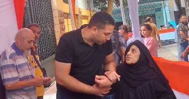 حرص من كبار السن على الحضور للجنة بالوراق للمشاركة فى انتخابات الشيوخ.. صور مسنتات يحرصن على الحضور للجنة للمشاركة فى انتخابات مجلس الشيوخ