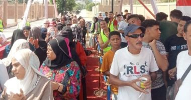 استمرار توافد المواطنين على لجان التبين للمشاركة في انتخابات مجلس الشيوخ.. صور