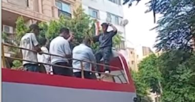 عصام صاصا فى مسيرة بالدقى لحث الناخبين على التصويت بانتخابات الشيوخ (فيديو)