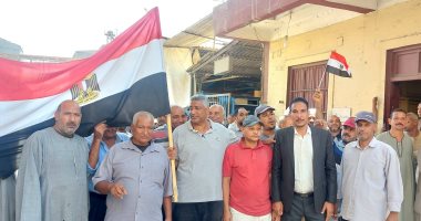 بعلم مصر.. العاملون بمصانع سكر أرمنت يتوجهون للجان للتصويت بانتخابات الشيوخ بالأقصر العاملون بمصانع سكر أرمنت يتوجهون إلى اللجان للتصويت