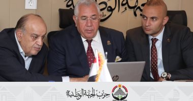 قيادات “الجبهة الوطنية” تتابع عمليات الفرز من غرفة العمليات المركزية قيادات “الجبهة الوطنية” تتابع عمليات الفرز