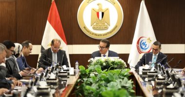 وزير الصحة يتابع موقف ملف المساهمة التكافلية بمنظومة التأمين الصحى الشامل جانب من الاجتماع