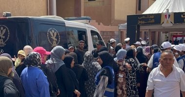 أطول طابور سيدات ثانى أيام انتخابات الشيوخ أمام لجان الأسمرات.. فيديو وصور مشاركة السيدات فى انتخابات مجلس الشيوخ بالأسمرات