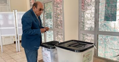 محافظ المنيا الأسبق يدلى بصوته فى انتخابات مجلس الشيوخ 2025