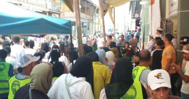 زحام كبير أمام مدرسة فاطمة الزهراء بالإسماعيلية للمشاركة فى انتخابات الشيوخ 