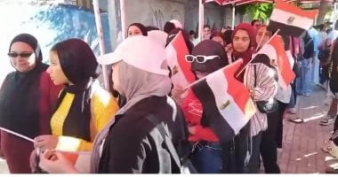 طوابير وأجواء وطنية فى لجنة انتخابات الشيوخ بمدرسة الكوم الأحمر بأوسيم المواطنون في انتخابات مجلس الشيوخ 2025