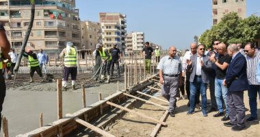 محافظ الشرقية يتفقد أعمال تغطية مصرف بلبيس العمومى جانب من تفقد المحافظ